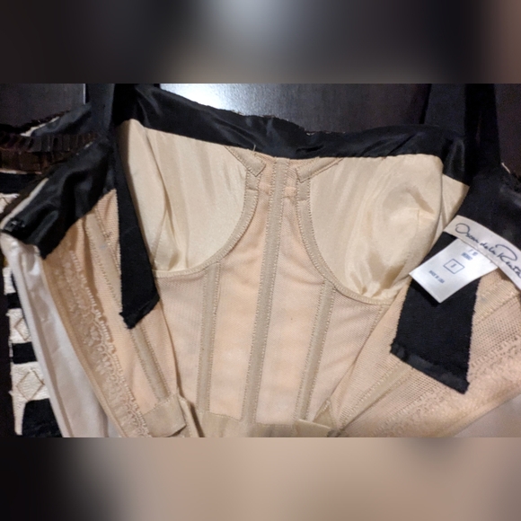 Fall 2010 Oscar De La‎ Renta Dress - Picture 6 of 14